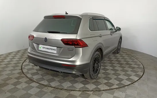 Volkswagen Tiguan 2.00 робот, фото №1