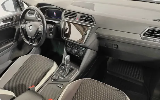 Volkswagen Tiguan 2.00 робот, фото №1